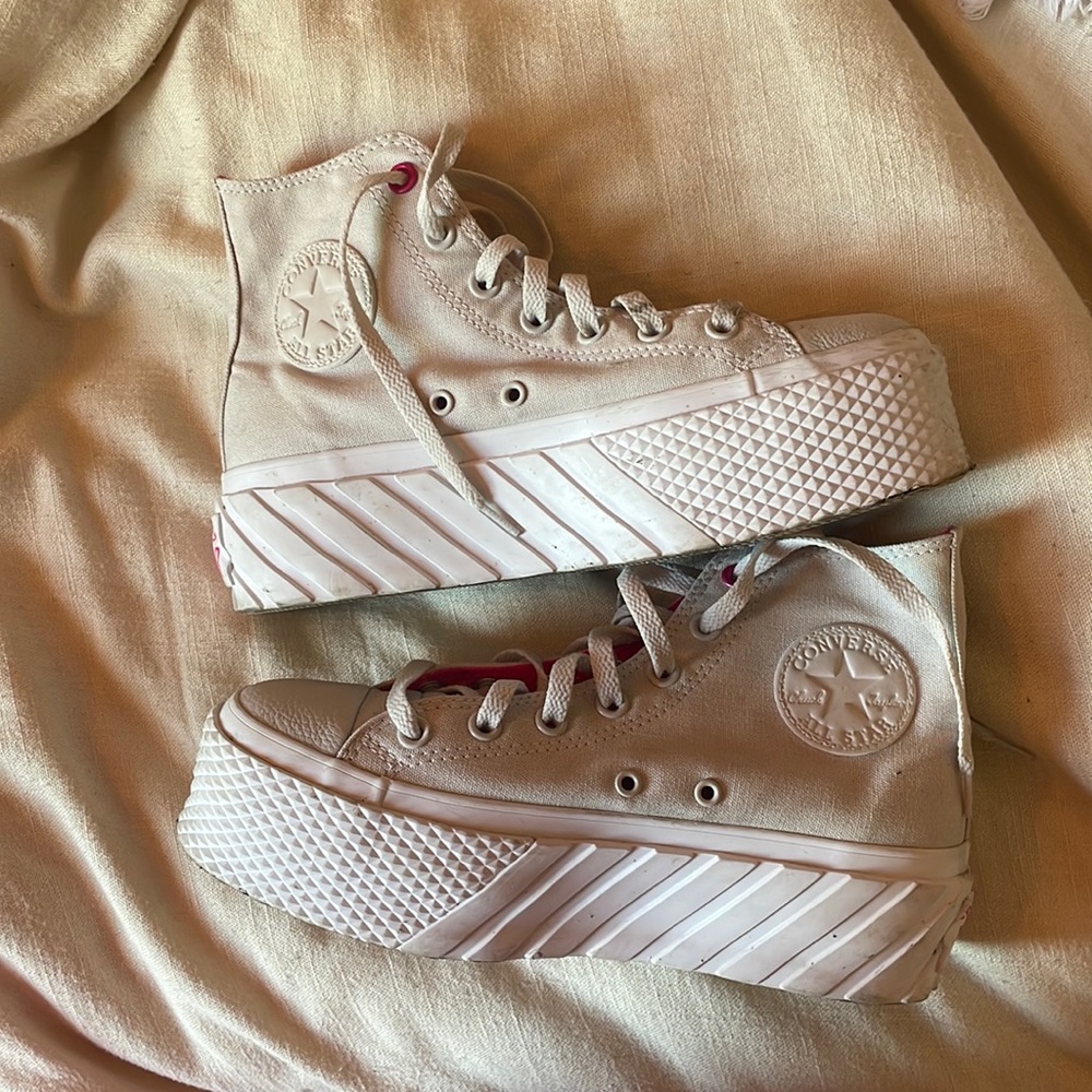 Size 8 platform converse
